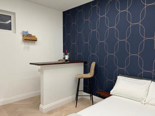 london studios and suites