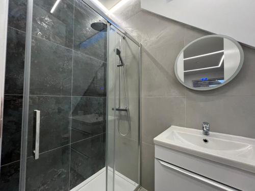 london studios and suites