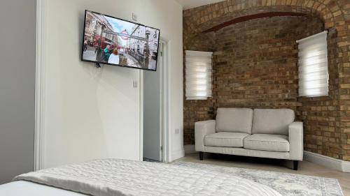 london studios and suites