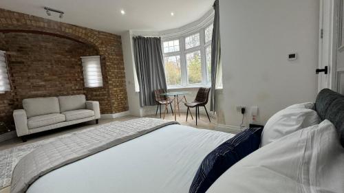 london studios and suites