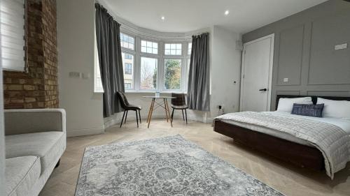 london studios and suites