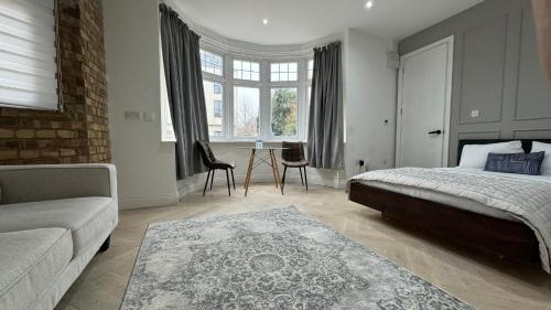 london studios and suites