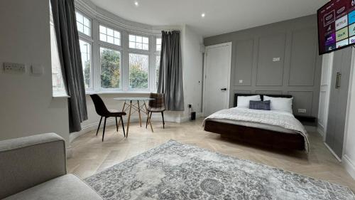 london studios and suites