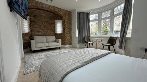 london studios and suites