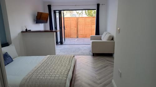 london studios and suites
