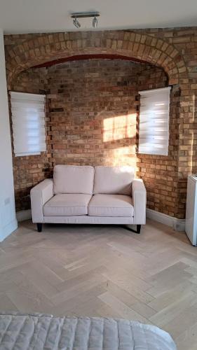 london studios and suites
