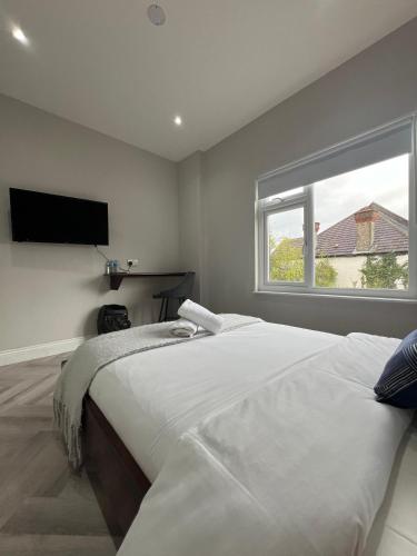 london studios and suites