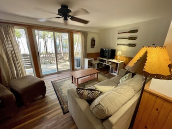 Waterfront Cottage Moosehead Lake,,4 star