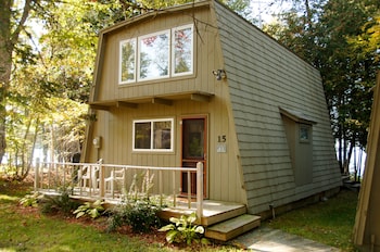 Waterfront Cottage Moosehead Lake,,4 star