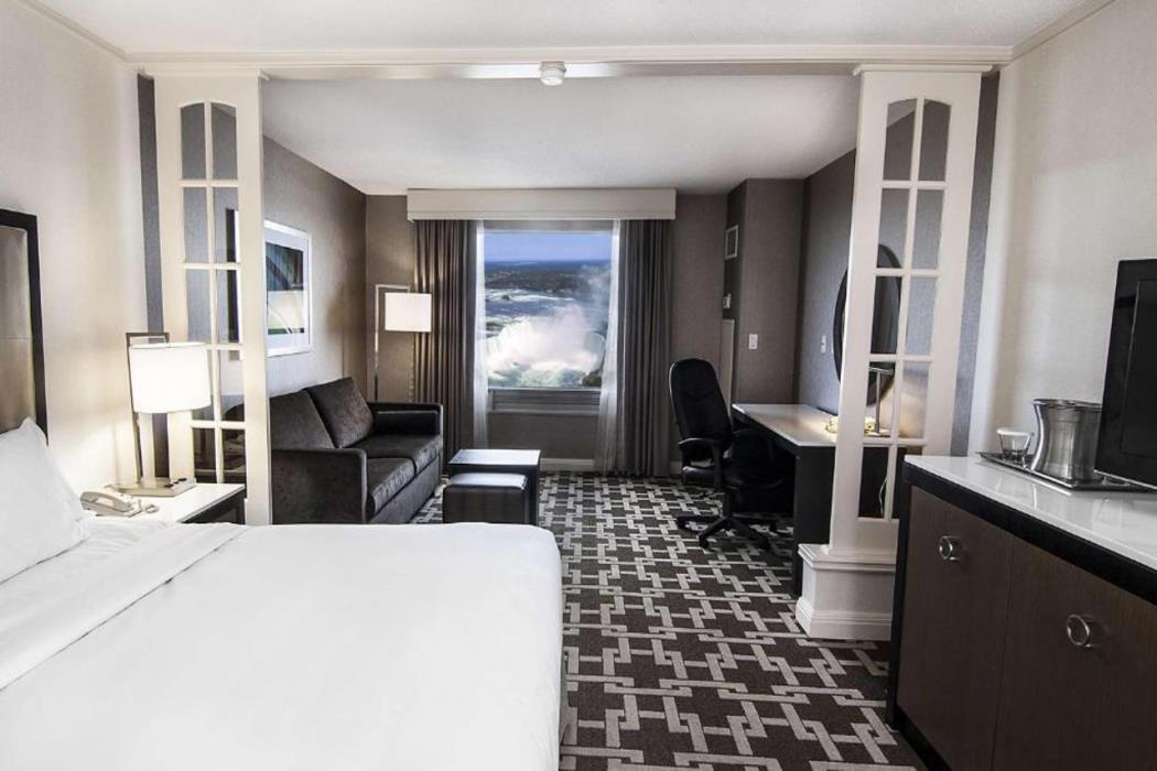 hilton niagara falls fallsview hotel and suites