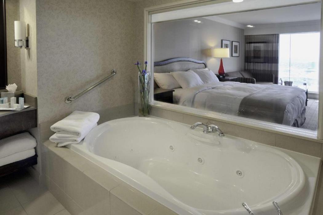 hilton niagara falls fallsview hotel and suites