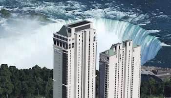 hilton niagara falls fallsview hotel and suites