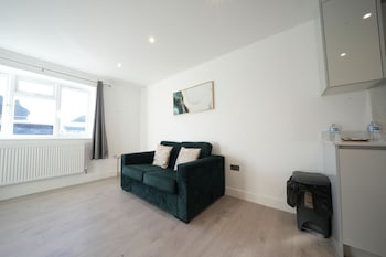 Heathrow Charge And Go,,4 star