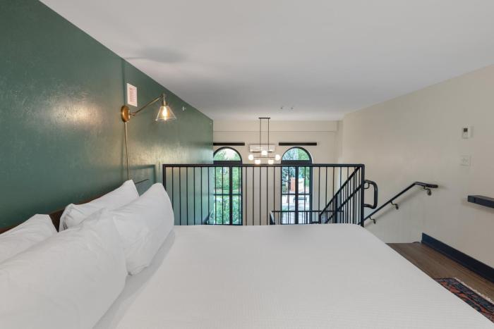 the rathbone hotel