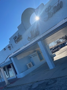 Cielito Lindo Motel,1912 Veterans Blvd.,2 star