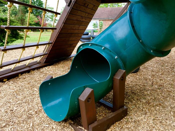 deluxe 1 bed versace hottub skytv