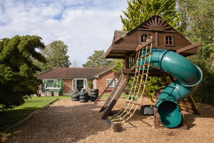 deluxe 1 bed versace hottub skytv