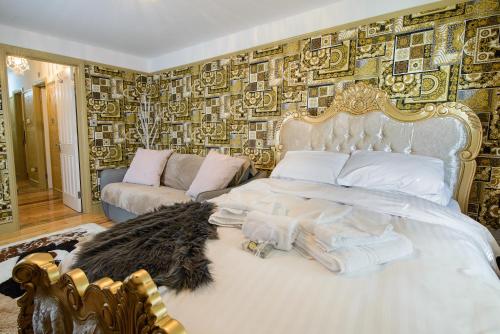 Deluxe 1 Bed Versace Hottub Skytv,,2 star