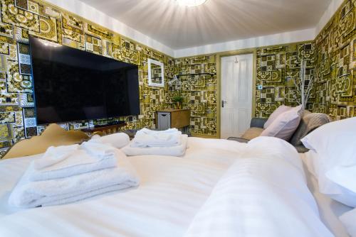 Deluxe 1 Bed Versace Hottub Skytv,,2 star