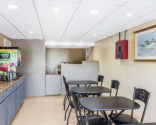 econo lodge coliseum