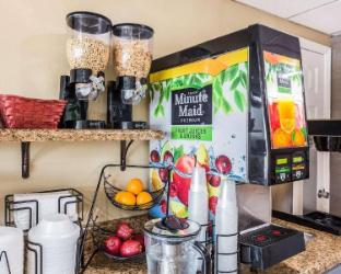 econo lodge coliseum