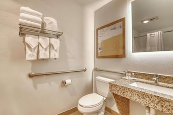comfort suites milwaukee airport