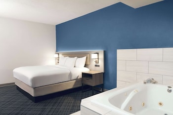 comfort suites milwaukee airport