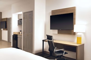 comfort suites milwaukee airport