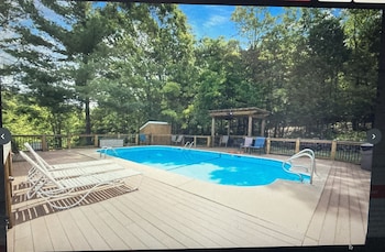 Gold Suites Rentals,982 Indian Point Rd,4 star
