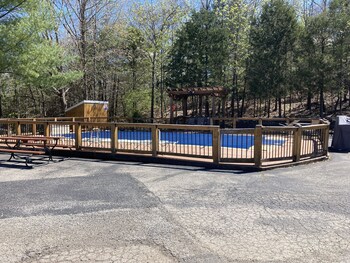 Gold Suites Rentals,982 Indian Point Rd,4 star