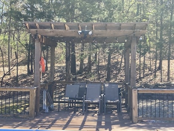 Gold Suites Rentals,982 Indian Point Rd,4 star