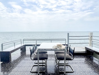 Gao Lighthouse Phala Beachfront,,3 star