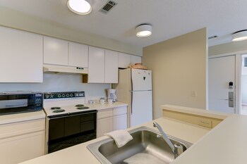 2 bedroom condo golf course views 5166
