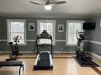 37 Oak Ridge House,37 Oak Ridge Ln,3 star