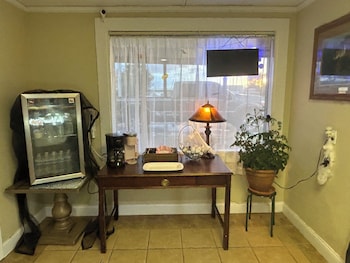 The Yucca Motel And Cabins,401 U.S. 54,2 star