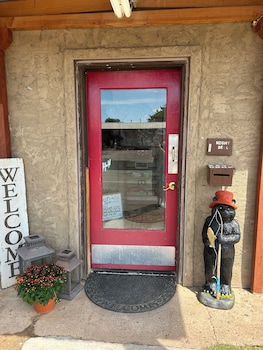 The Yucca Motel And Cabins,401 U.S. 54,2 star