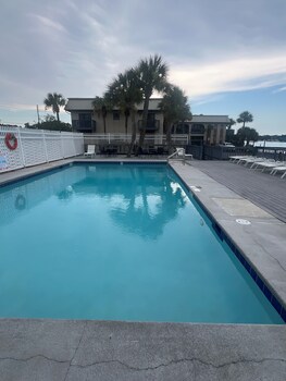 The Moorings Hotel And Marina,1000 Hwy 98,3 star
