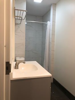 Lindenhurst Motel,,2 star