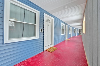 The Blue Anchor At Houghton Lake,5131 W Houghton Lake Dr,2 star