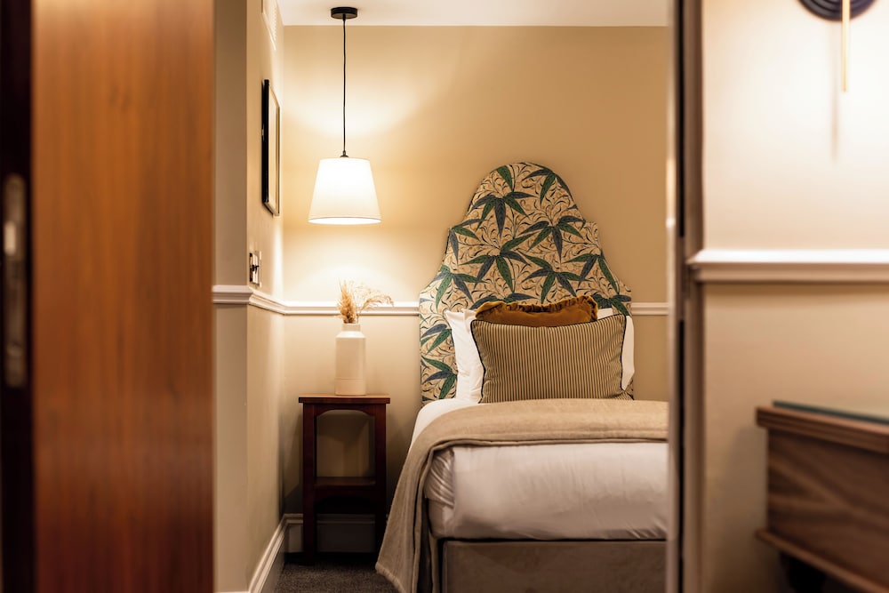 the drayton court hotel