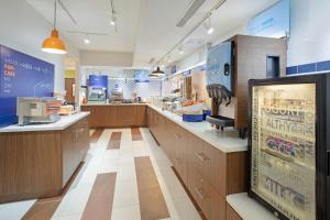 holiday inn express hotel and suites longmont by ihg