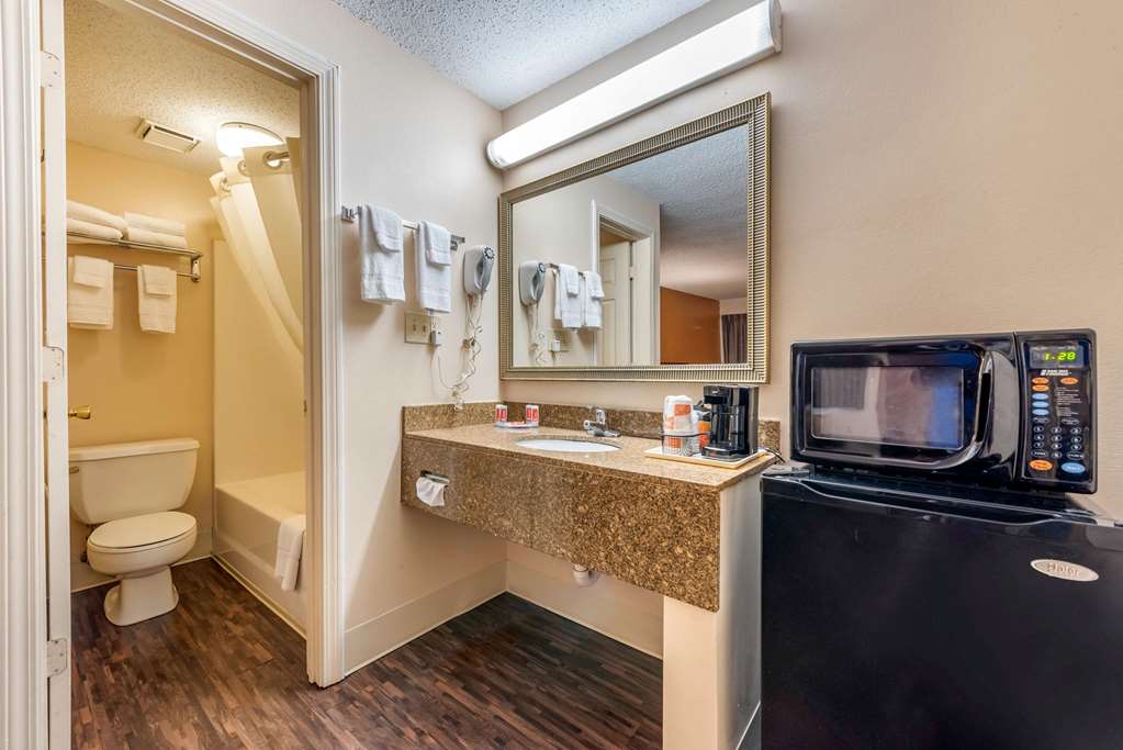 econo lodge downtown louisville