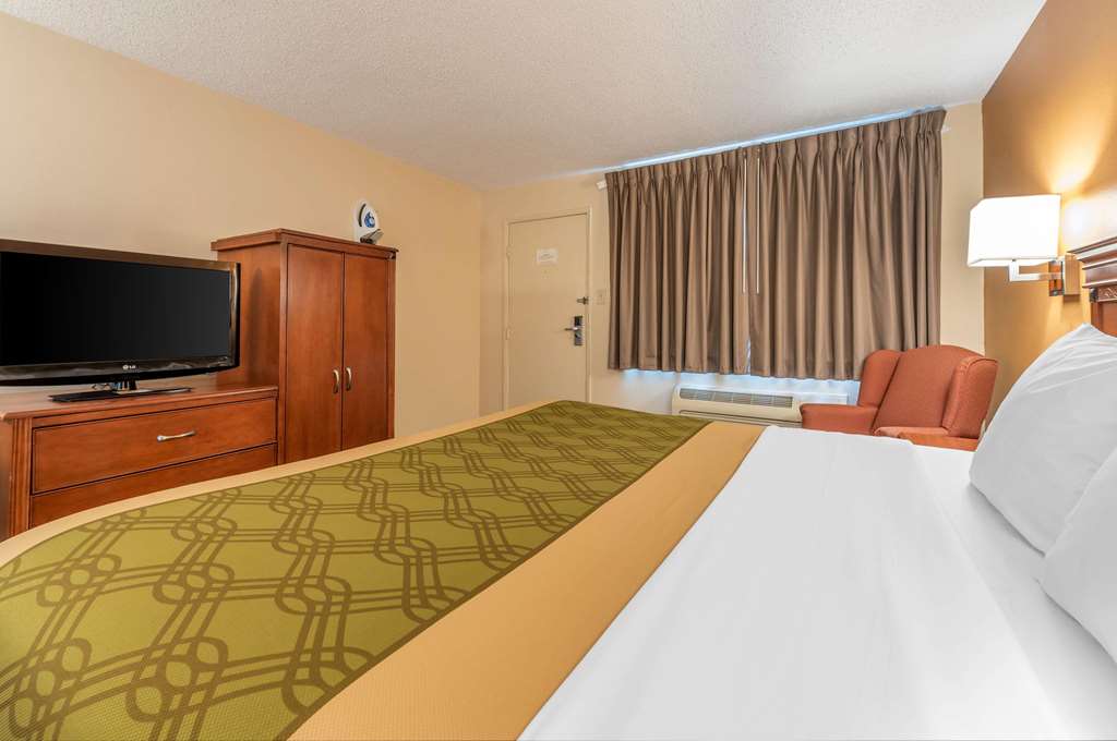 econo lodge downtown louisville