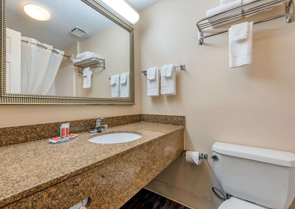 econo lodge downtown louisville