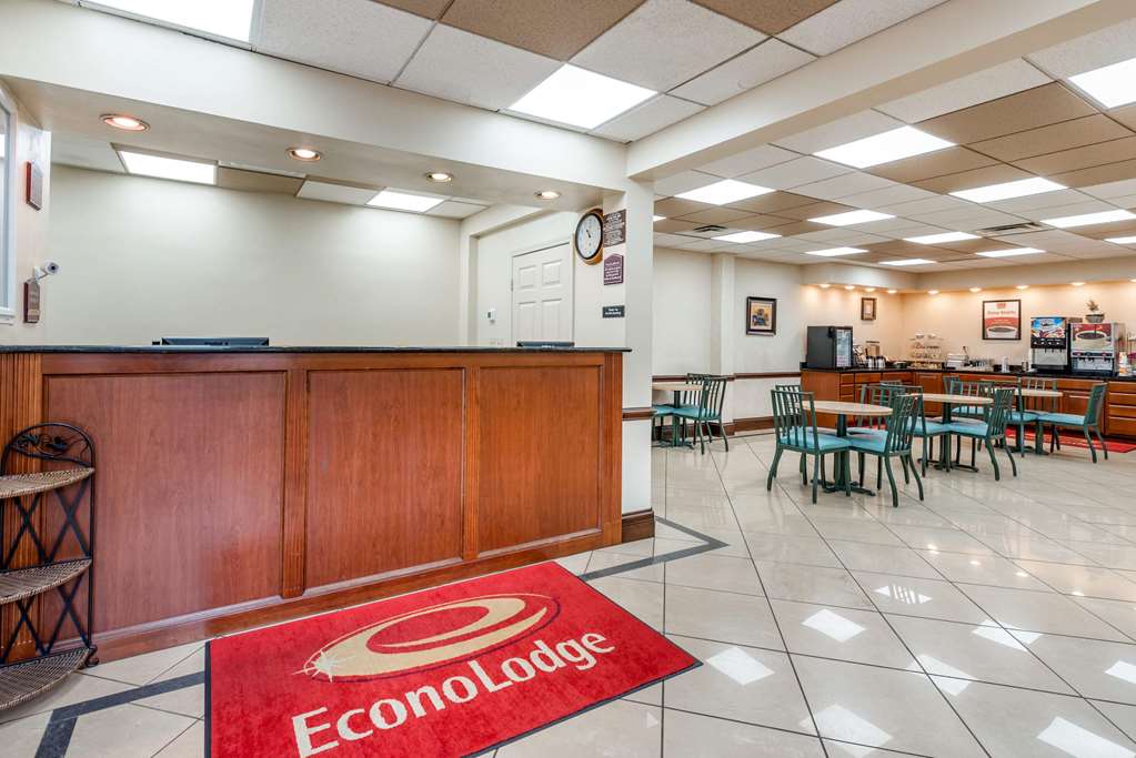 econo lodge downtown louisville