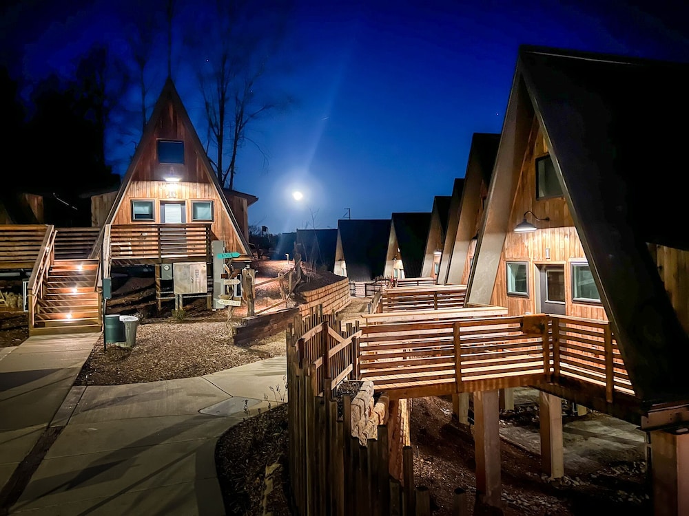 wrong way river lodge and cabins