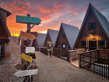 wrong way river lodge and cabins
