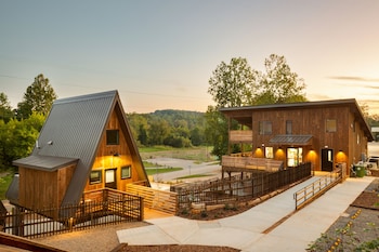 wrong way river lodge and cabins