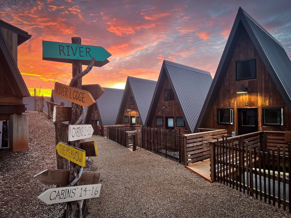 wrong way river lodge and cabins