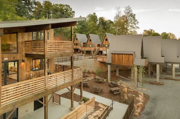 wrong way river lodge and cabins